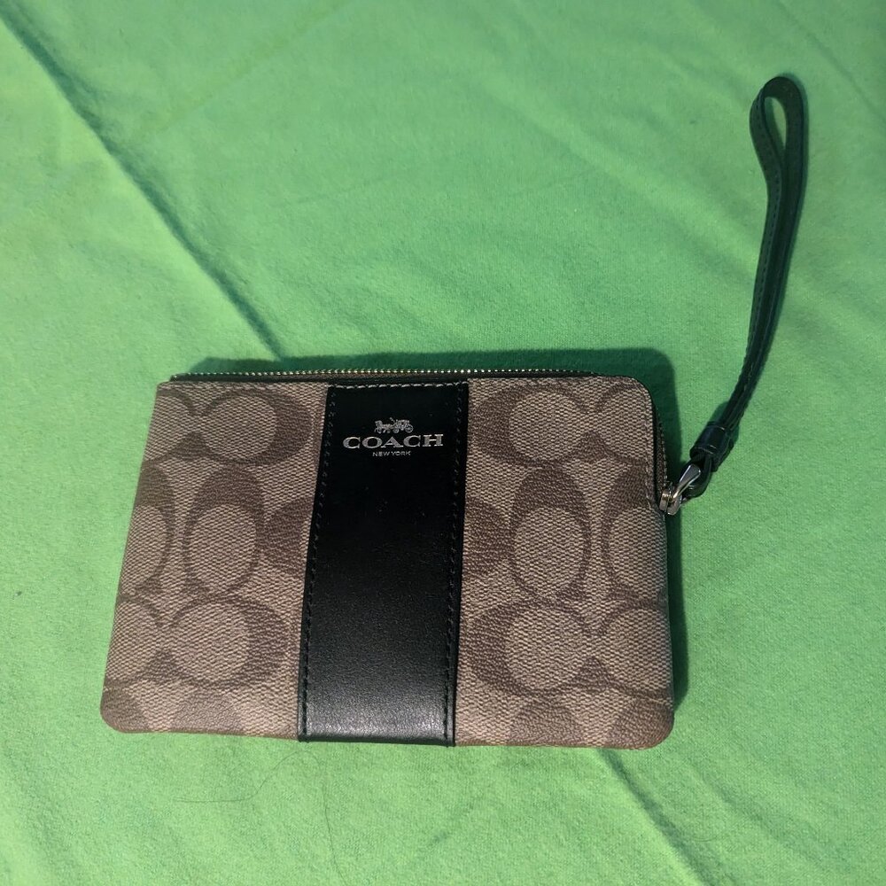 COACH Corner Zip Wristlet NWOT